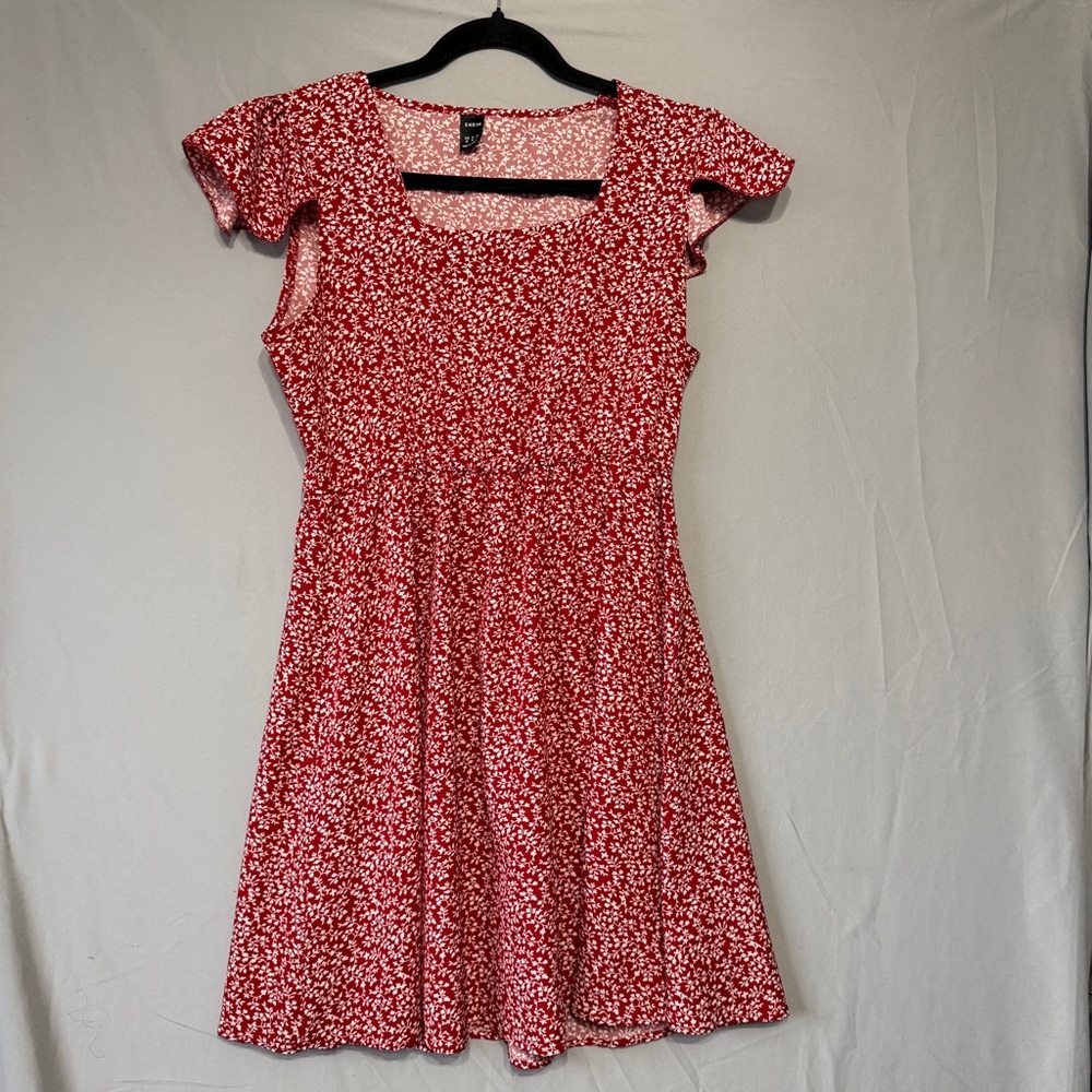 SHEIN Red Floral Mini Dress Size M Tropical Vacation Resortwear Lightweight